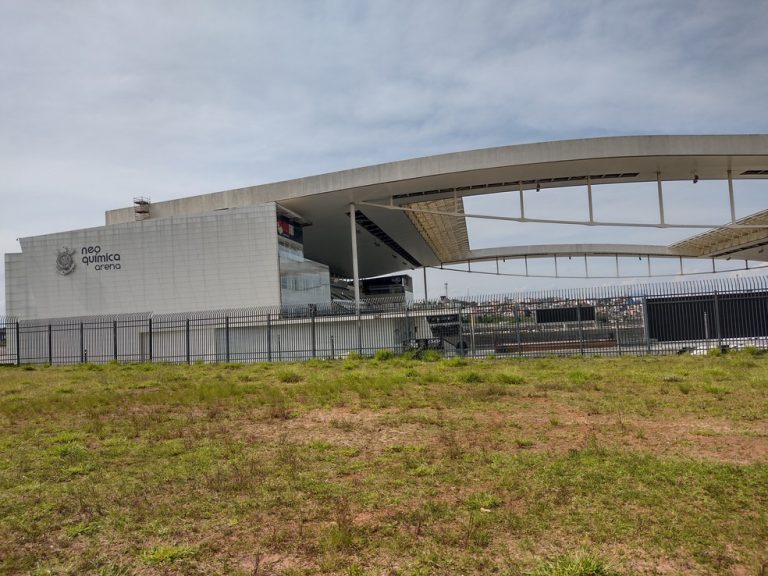 Homem é preso sob suspeita de estupro de vulnerável em banheiro do estádio do Corinthians