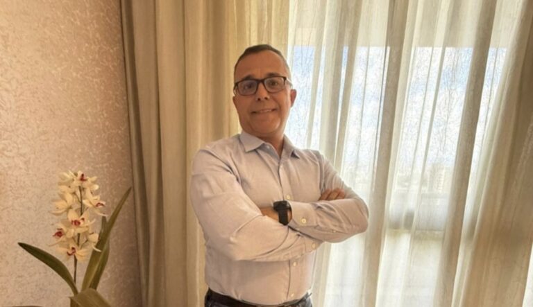 “O estudo transforma destinos”: a trajetória de Adriano Lima e Silva na educação e nas finanças globais