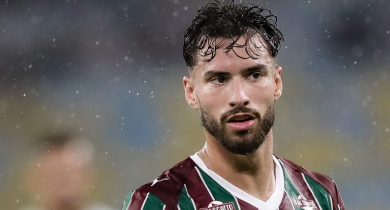 Martinelli estende seu contrato com o Fluminense por mais uma década, consolidando sua ligação com o clube das Laranjeiras.
