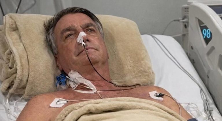 Profissionais de saúde atualizam condição de Bolsonaro após agravamento da pneumonia