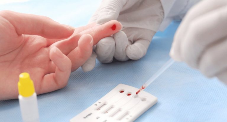 Cientistas alemães desenvolvem anticorpo capaz de neutralizar 98% das variantes do HIV.