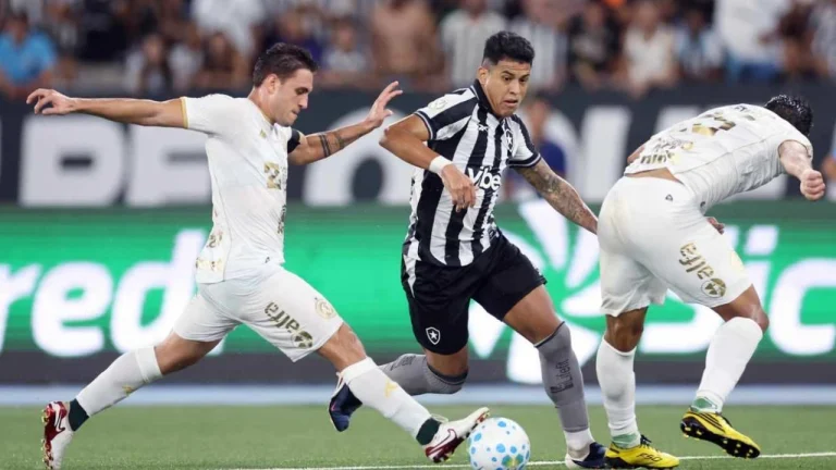 Botafogo derrota Chapecoense e amplia liderança na Copa do Brasil