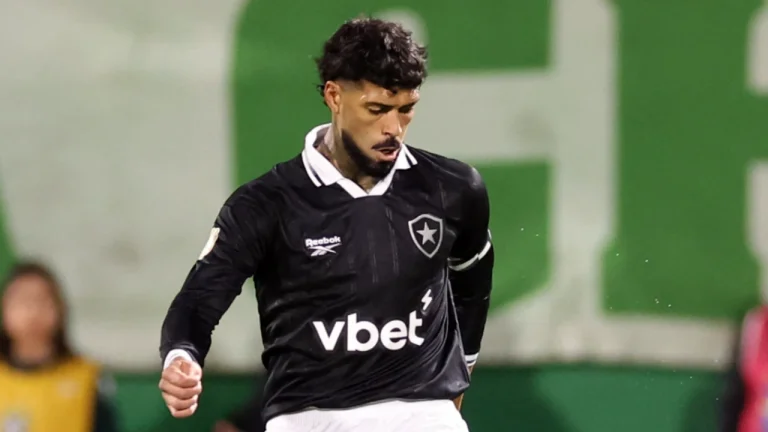 Botafogo e Palmeiras têm opiniões distintas sobre o adeus de Barboza