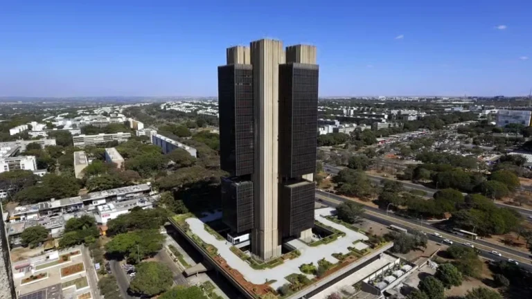 Projeções para inflação e Selic em 2026 são revisadas para cima no Boletim Focus