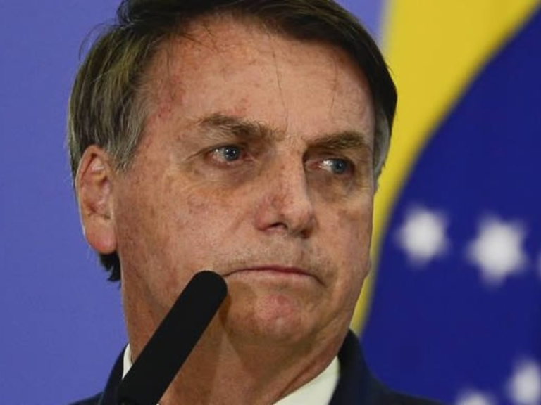 Bolsonaro é hospitalizado em Brasília para procedimento cirúrgico no ombro enquanto cumpre prisão domiciliar
