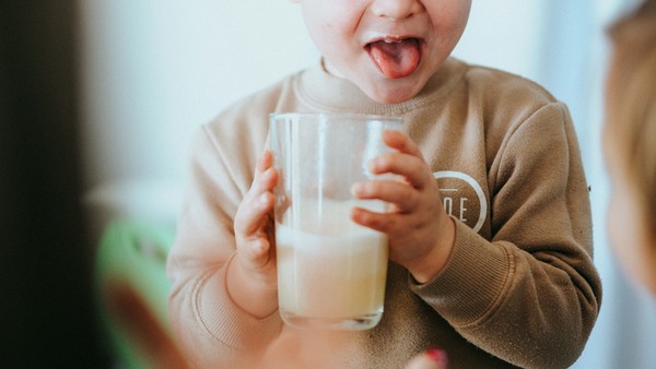 Suplementos para crianças: evidências científicas sobre whey e creatina
