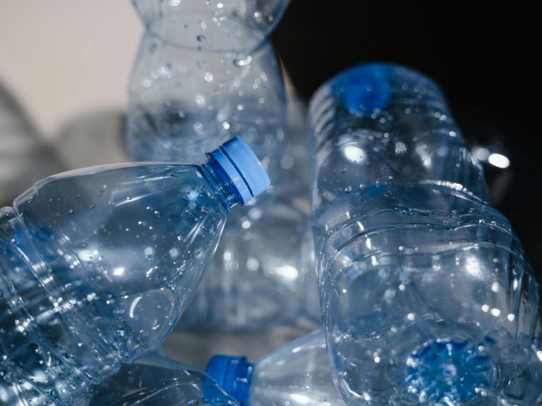Anvisa impede a circulação de lote de água contaminada por bactéria semelhante à de detergente