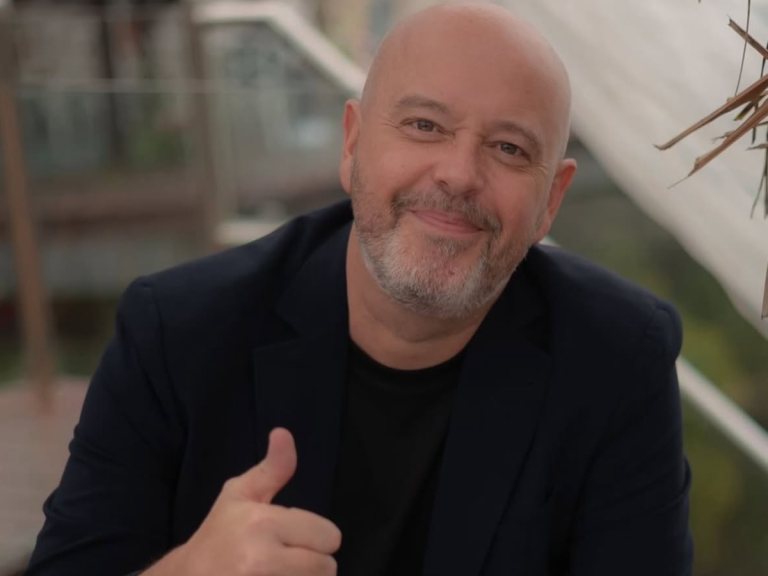 Alex Escobar informa sobre sua recuperação após mal-estar durante transmissão ao vivo