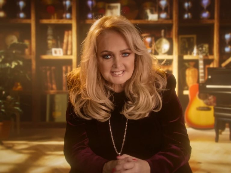 Bonnie Tyler sai do coma após episódio de parada cardíaca, mas quadro clínico permanece crítico