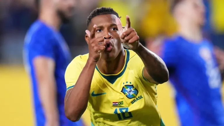 Danilo presta tributo ao Botafogo e comemora chamada inédita para a seleção