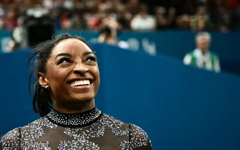 Simone Biles admite ter enfrentado grave risco à vida devido a questão de saúde e prefere não divulgar diagnóstico