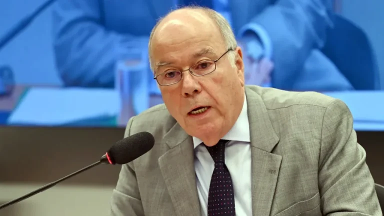 Chanceler brasileiro critica tarifas dos EUA como desconectadas da realidade