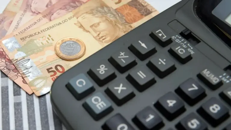 Produtos brasileiros enfrentam nova tarifa de 25% nos EUA: confira o que entra na lista e o que fica isento