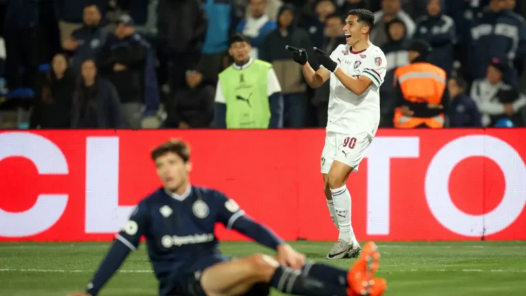 Fluminense avança na Libertadores com atuação memorável de Fábio contra o Rivadavia