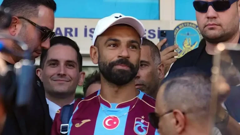 Salah aterrissa na Turquia e está prestes a firmar contrato com o Trabzonspor