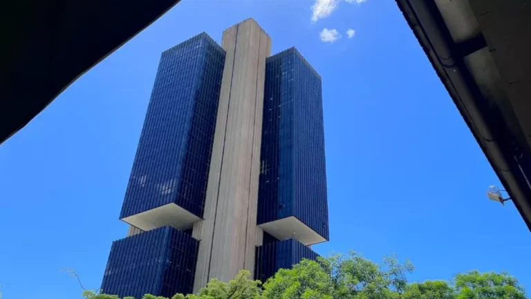Após a queda da Selic para 13,75%, ata do Copom é divulgada hoje; saiba o que acompanhar