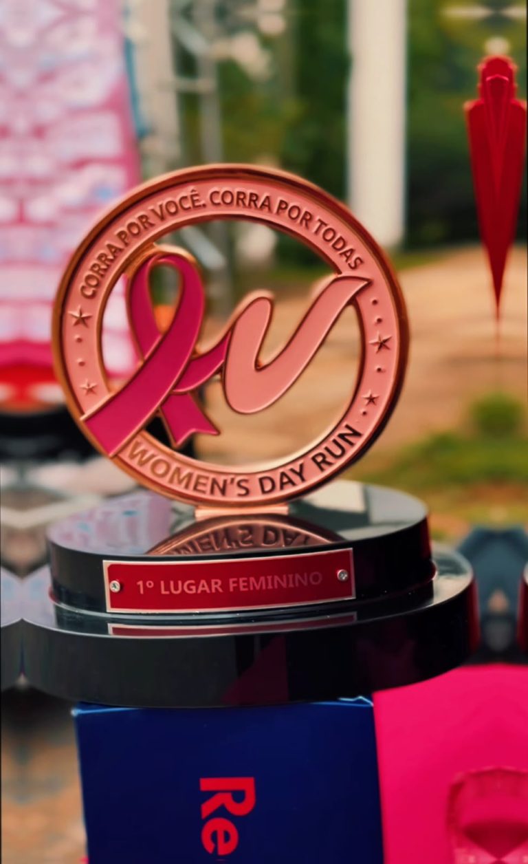 Mulheres se unem em corrida de conscientização sobre câncer de mama promovida pela Ultra Academia